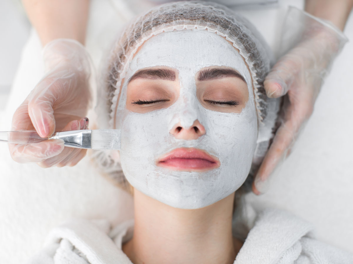 face-massage-with-mask